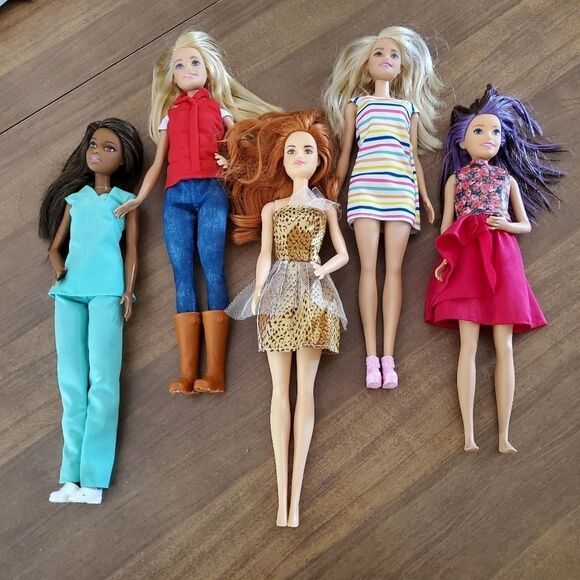 Lot Of 5 Barbie Dolls 4 Barbies & A Skipper - Picture 1 of 7
